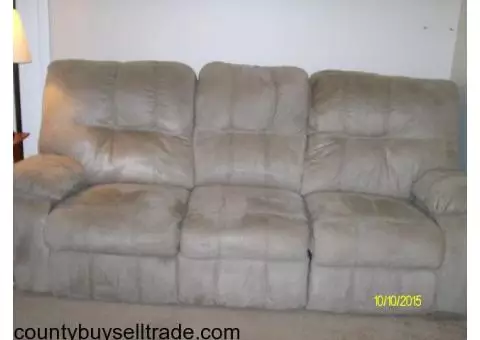 Reclining Couch and Recliner Set