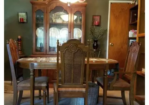 Dining room table w/chairs