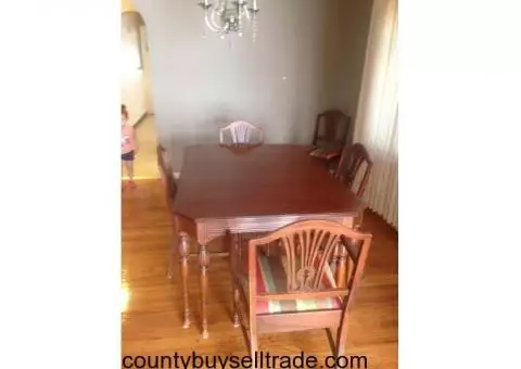 Antique Dining Room Table w/ 6 chairs
