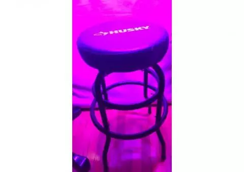 Shop stool with 360 swivel